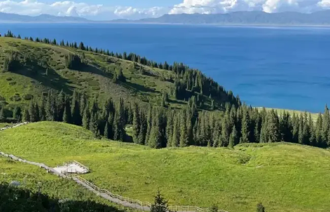 Scenery around the Sayram Lake in Xinjiang